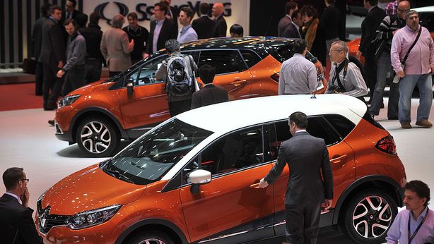 Auto: per mantenerla gli italiani spendono quasi 1.500 euro annui