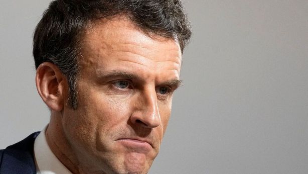 Passa la riforma delle pensioni in Francia. Infuriano le proteste