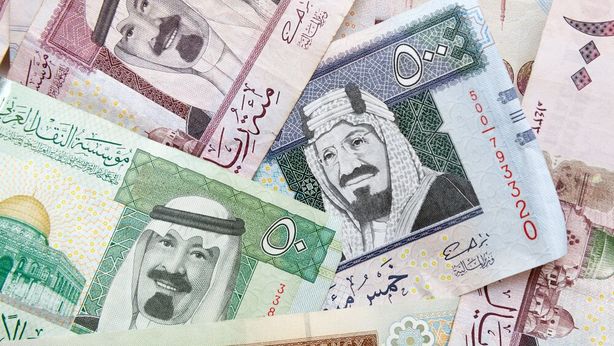 Valuta saudita manda allarme “cigno nero”