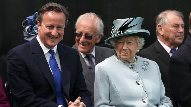 Cameron ai poveri: “Imparate a risparmiare”