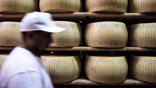 Un chip permette di tutelare il Parmigiano Reggiano dalle imitazioni