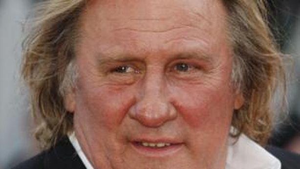Da Putin cittadinanza al “disperatamente ricco” Depardieu