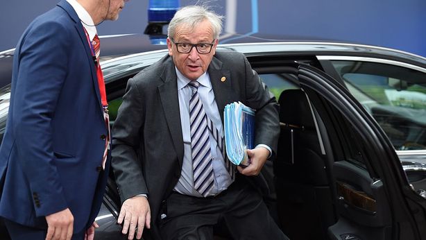 Governo non convince Ue, trattative a oltranza e stime PIL tagliate
