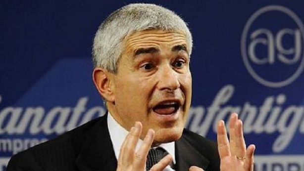 Casini patetico: “Da Moody’s disegno criminale anti italiano”