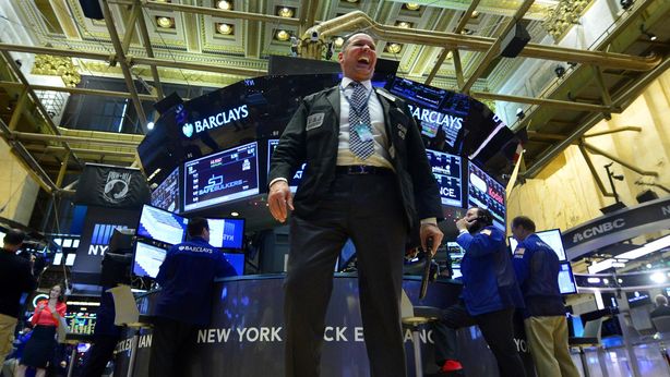 Wall Street in modalità party: Dow sfonda i 44 mila punti, euforia o sano rialzo?