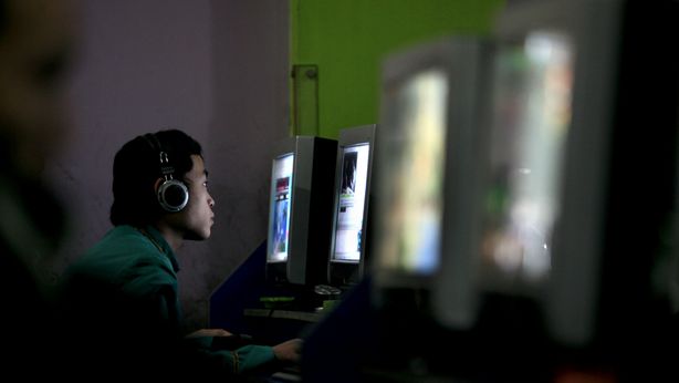 Legge copyright UE: piattaforme online costrette a vietare “meme”