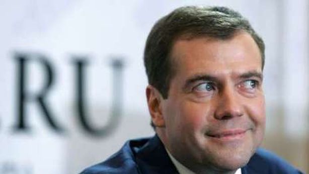 Medvedev: gas a 5.000 euro entro fine anno. Intanto Putin lo brucia