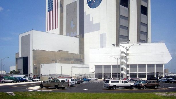 Rimane senza soldi, chiude anche la Nasa