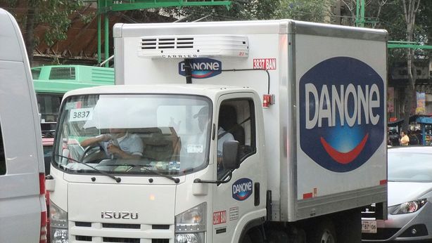 Danone alza stime full year dopo terzo trimestre forte