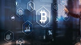 Bitcoin torna sotto $70 mila, fuga di liquidità verso azioni e maxi Ipo