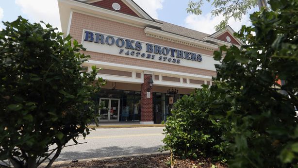 Le camicie Brooks Brothers affossate dal coronavirus, sull’orlo della bancarotta