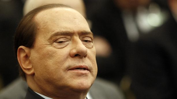 Berlusconi evasore: condannato a 4 anni. Ma lui non molla