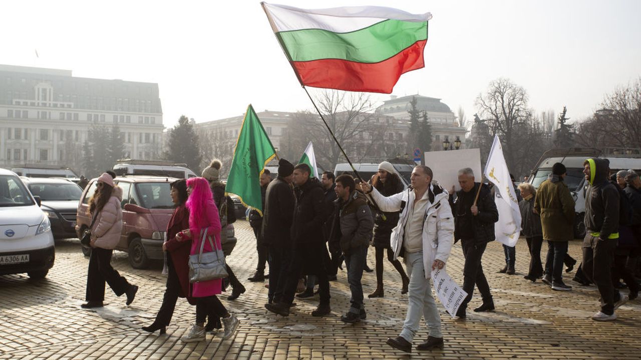 Bulgaria nell’Eurozona da gennaio 2026, ma la metà dei cittadini dice no
