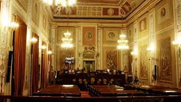 Casta siciliana piange: “solo” 200.000 euro per gli stenografi