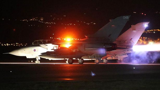 Regno Unito, al via bombardamenti in Siria contro l’Isis