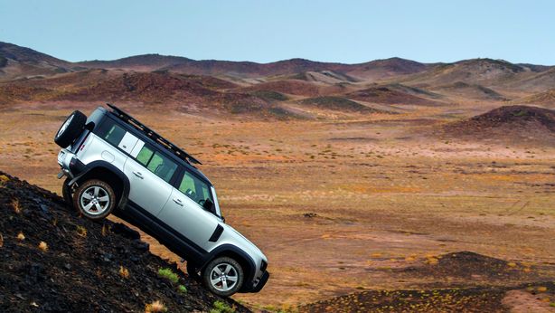 Land Rover Defender, leggendaria e inarrestabile