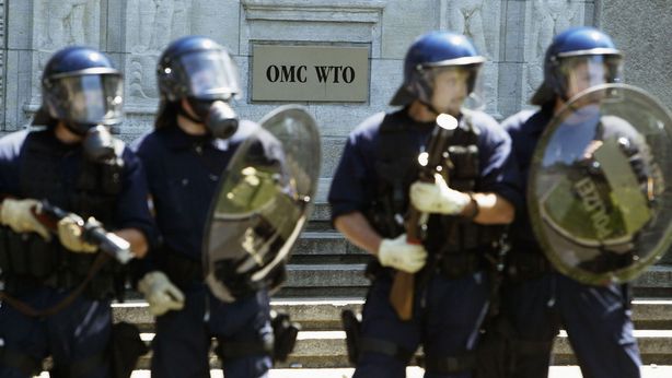 Trump vuole Usa fuori dal Wto: mercati scossi