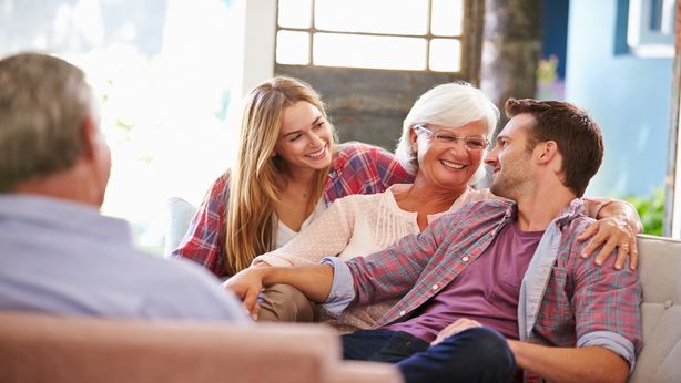 Aiutare figli e parenti, conto da 10mila dollari per quasi metà degli americani