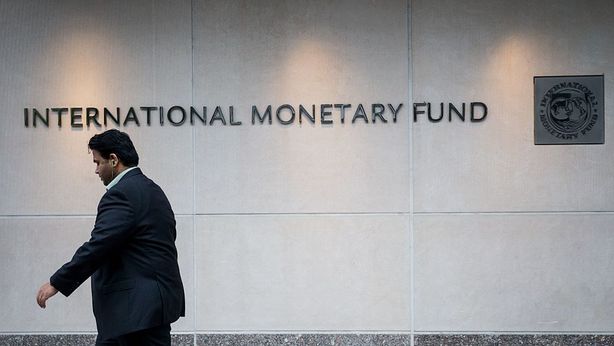 Fmi: “Italia resta vulnerabile, sofferenze banche ancora elevate”