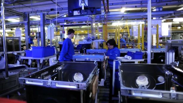 Disoccupati in calo, anche tra i giovani, e italiani meno poveri