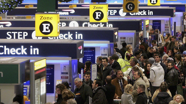 Allarme bombe invisibili, negli aereoporti di Londra è fobia