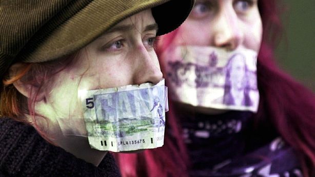 Repressione finanziaria in Canada, Bce ammette danni tassi negativi