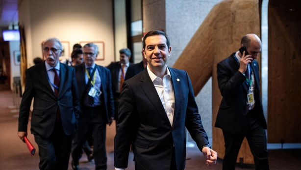 Grecia, governo Tsipras verso la fiducia: rimonta dei bond