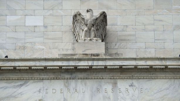 Bond favoriti da Fed clemente nel 2018, Borse nervose per i dazi