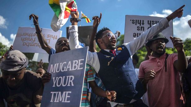 Crisi Zimbabwe: dopo 37 anni al potere Mugabe si dimette, Borsa crolla -35%