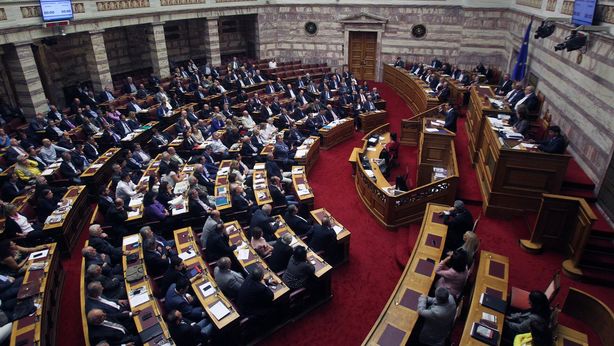 Grecia: Tsipras ottiene fiducia, incassa accusa di frode politica