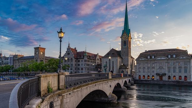 Zurich: conti positivi nel 1Q ma il titolo scivola a Zurigo