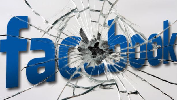 Facebook fa crash in tutto il mondo, ironia su Twitter