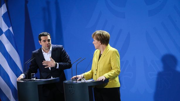 Tsipras si arrende, l’Imu rimane. Ma Bruxelles: “non ci siamo”
