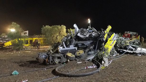Tragedia scontro treni: 23 morti, 52 feriti. M5S: “Non è stato un incidente”