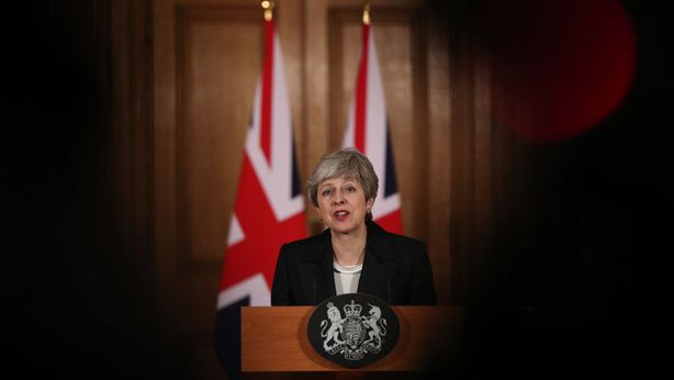 May umiliata, Westminster prende controllo Brexit