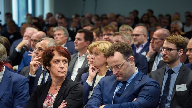 Polizze, digitalizzazione stenta a decollare. Cosa pensano gli agenti