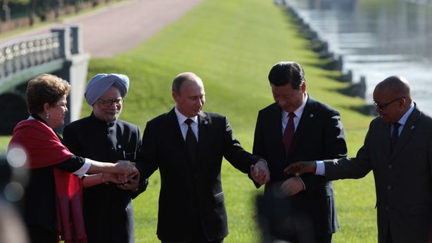 Brics a fianco della Russia, che alza il prezzo del gas