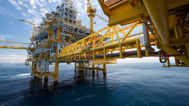 Crollo petrolio: metà dei bond faranno default