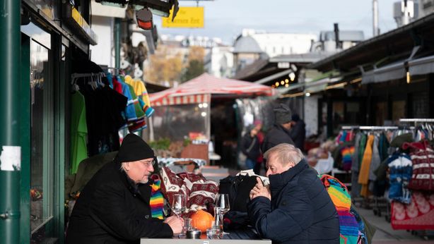 L’Austria torna in lockdown generale, e obbligherà il vaccino a febbraio