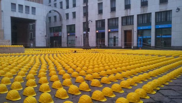 Immobiliare ko in Italia, proteste a Piazza Affari