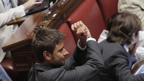 Parlamento: spaccature feroci, tensioni