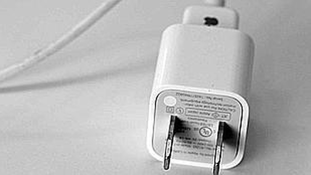 Smartphone: scoperto virus proveniente dai caricabatterie