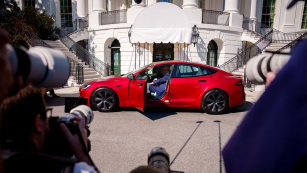 Tesla, Jp Morgan: “crollo titolo senza precedenti nel settore auto”