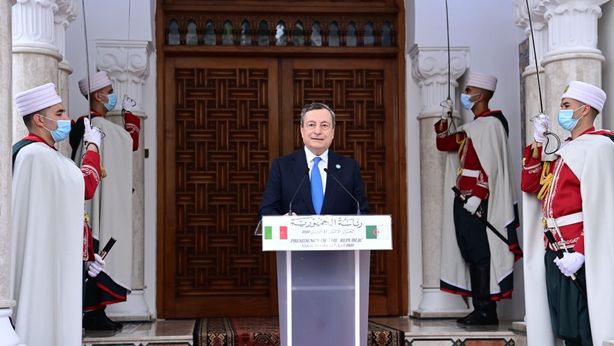 Draghi vola oggi ad Algeri: i temi della missione lampo per il gas