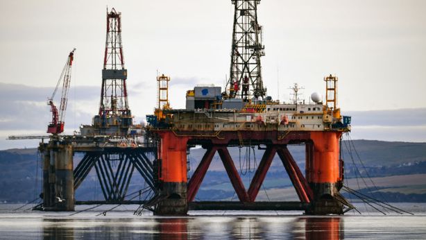 Petrolio vola sopra $80 ai massimi dal 2014, Eni riacciuffa quota 12 euro
