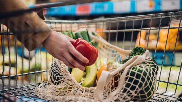 Inflazione, prezzi alimentari alle stelle in Gran Bretagna, attesi aumenti fino al 15% in estate