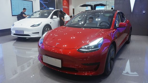 Tempo di rinnovamenti per la Tesla Model 3. Il prezzo parte da 42mila euro