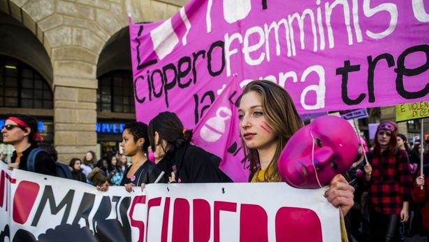 In piazza l’8 Marzo: il pane ma anche le rose