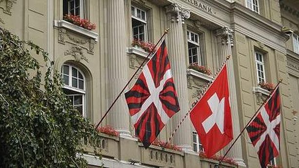 Il prossimo QE verrà dalla Svizzera? L’idea dello stato che darà uno stipendio a tutti