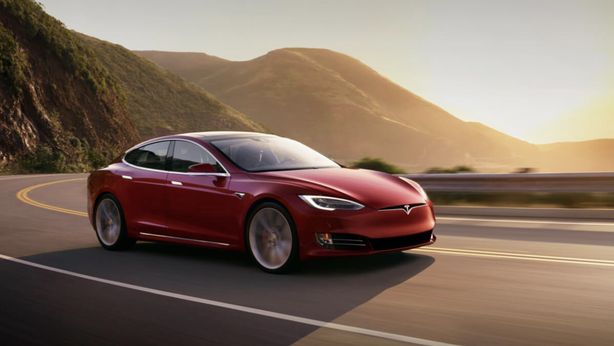 Tesla: forte risultato nel primo trimestre. Cosa pensano gli analisti